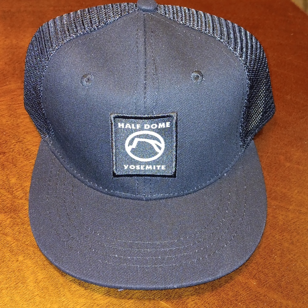 Yosemite National Park Trucker Cap in Black NWT w logo Half Dome